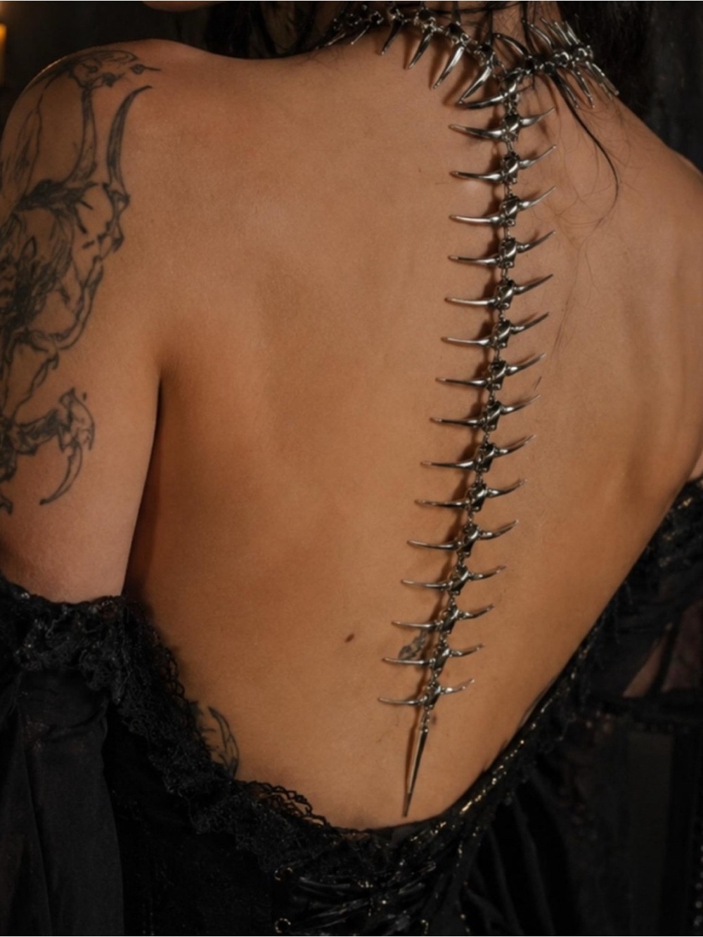 Silver Spine Bones Back Chain Necklace - Picture 4 of 4